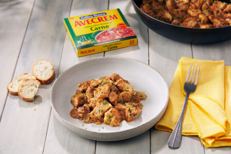 Carne de cerdo al ajillo