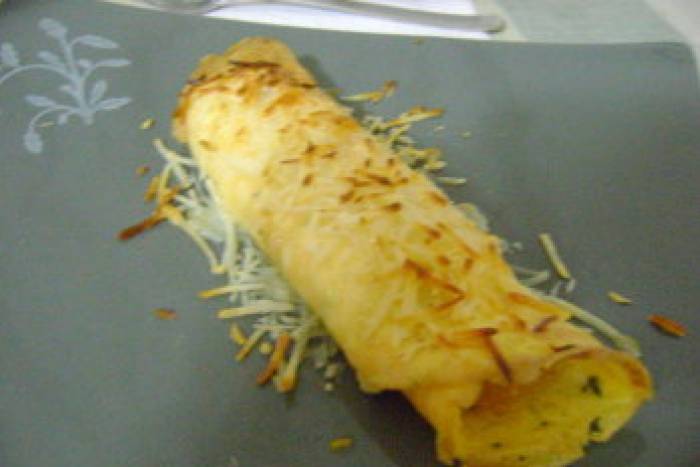 Crepes de tortilla rellena de queso