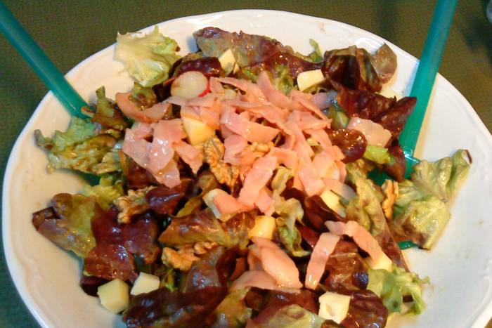 Ensalada templada verde de bacon y nueces