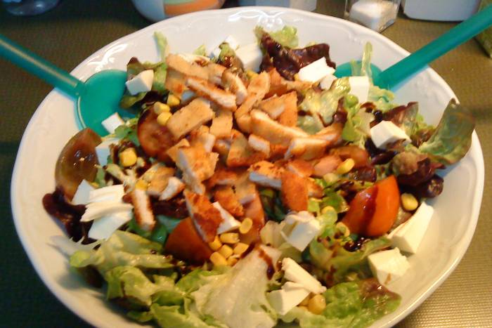 Ensalada variada templada de pollo para vanessa