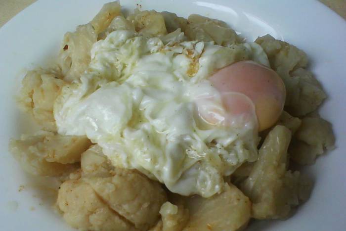 Coliflor con huevo