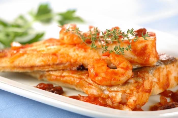 Lomos de pescado con salsa de langostinos y mostaza