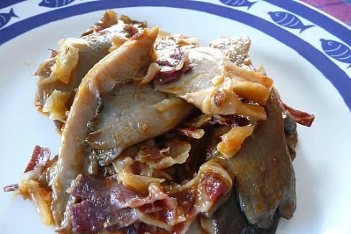 Setas con jamón al vino