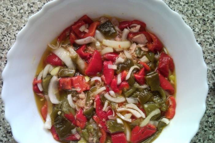 Pimientos asados y aliñados