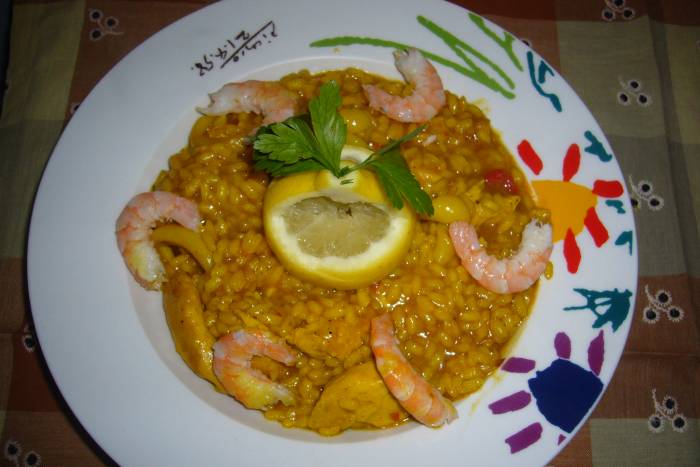 Arroz con pollo y langostinos