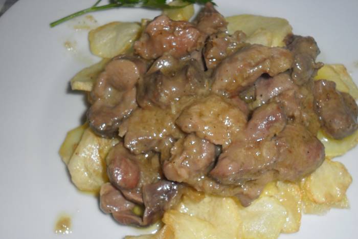 Molleja de pollo al vino
