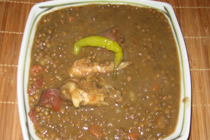 Lentejas con alitas de pollo