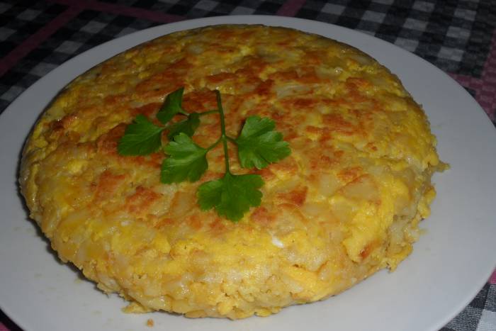 Tortilla de bacalao y alubias a la catalana