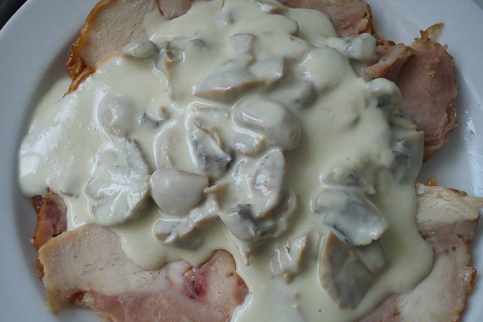 Rotí de pollo con crema de valdeón