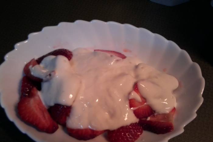 Fresas con leche condensada y yogur