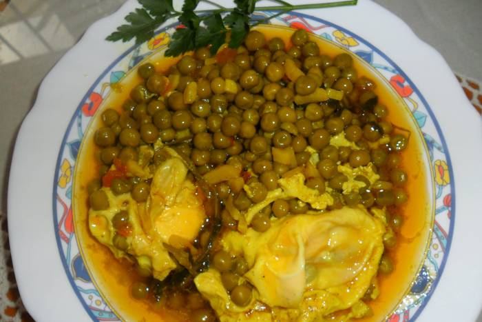 Guisantes con huevo a lo pobre