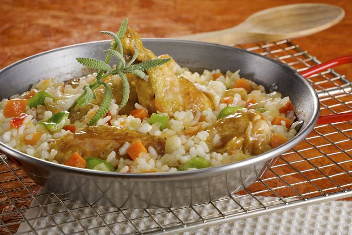 Arroz con verduras, ternera y pollo