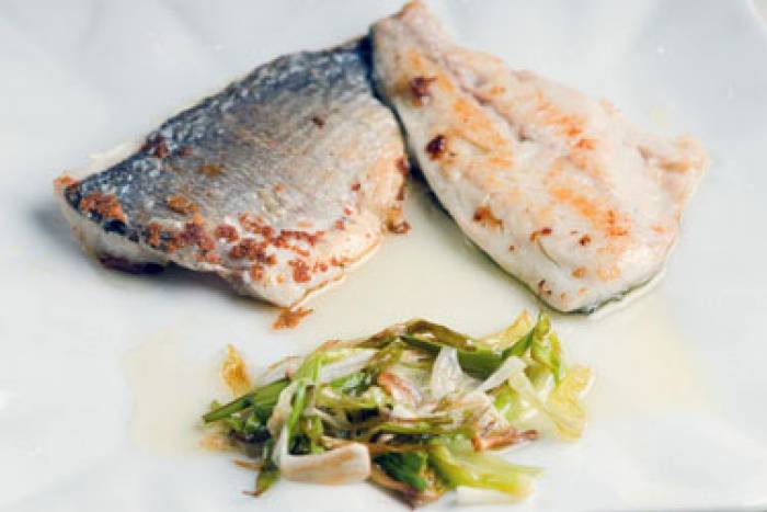 Dorada al horno con tomate