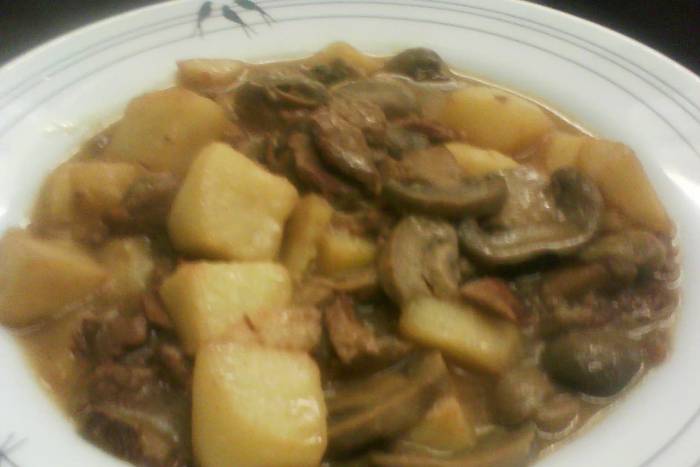 Guiso de papas con champiñón