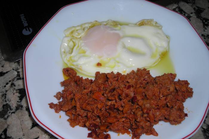Picadillo de chorizo acompañado