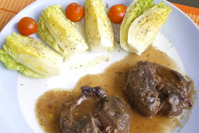 Carrilleras de cerdo ibérico a las finas hierbas