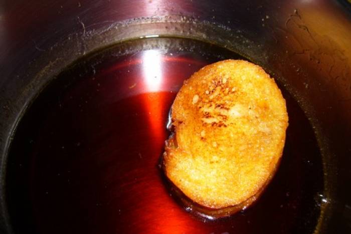 Almíbar para bañar distintos dulces aquí torrijas