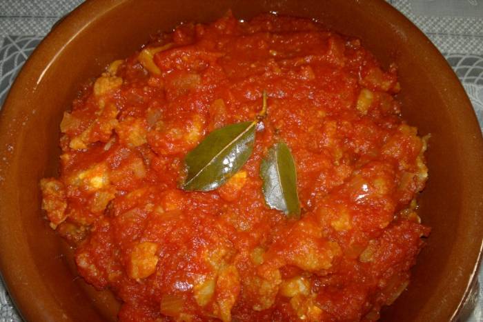 Migas de bacalao con tomate