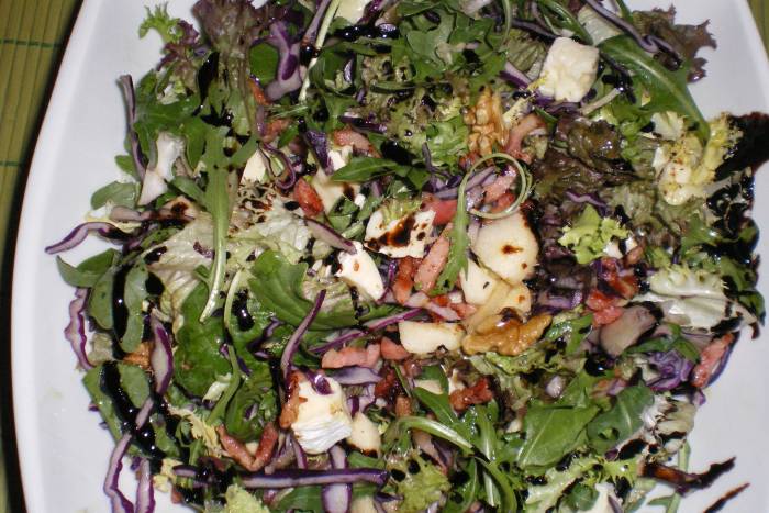 Ensalada con bacon frito