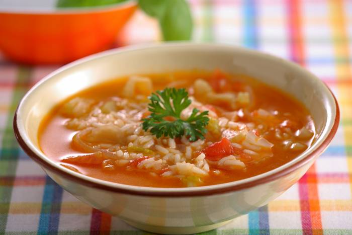 Sopa de tomate y arroz