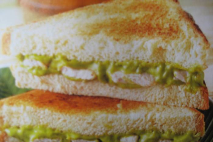 Sándwiches de pollo y aguacate