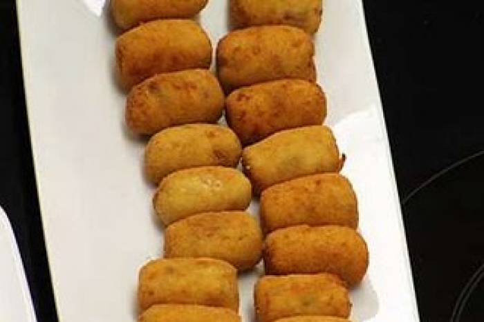 Croquetas de garbanzos de tarro con jamón y huevo