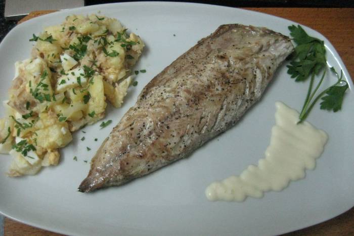 Caballa asada con limón