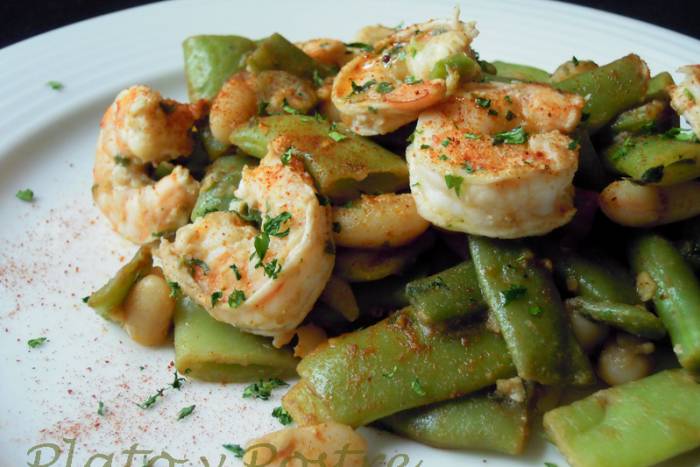 Salteado de judías verdes, alubias y langostinos