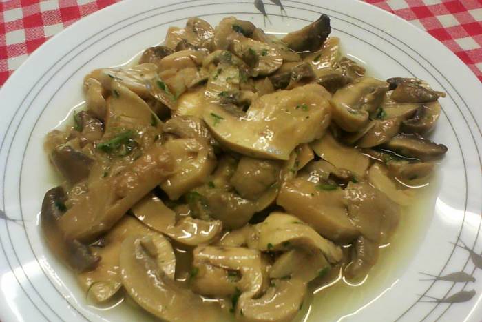 Champiñones en escabeche suave