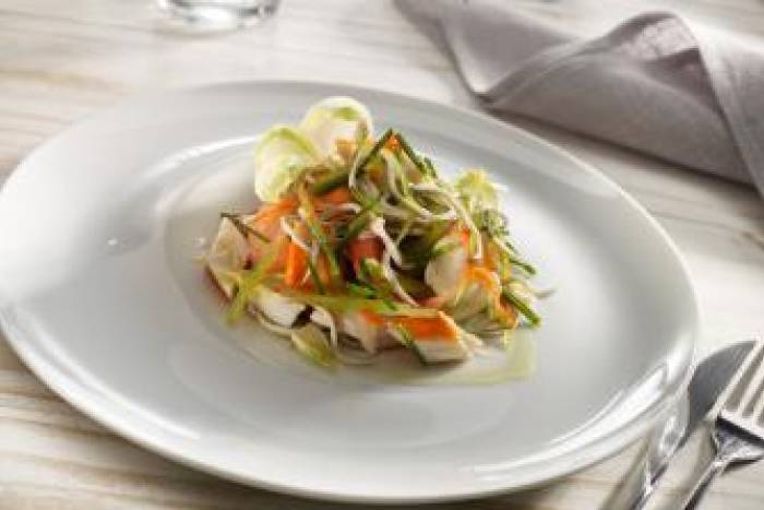 Sucedáneo de angulas en ensalada de endivias