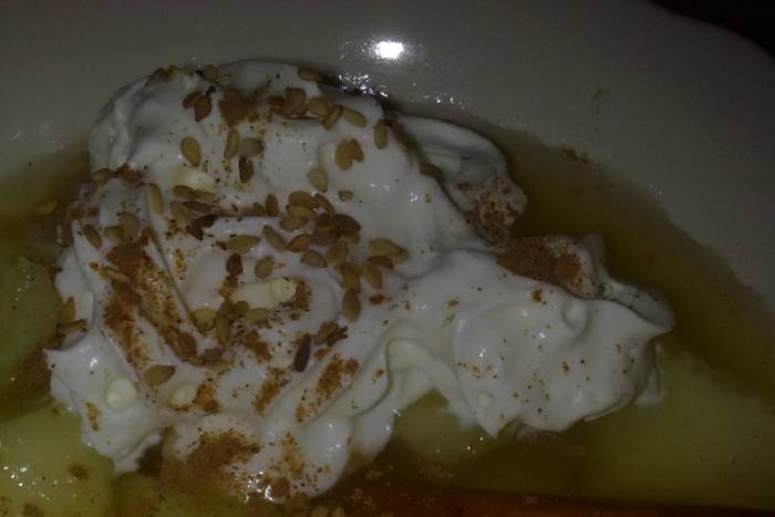 Compota de melón con nata y canela