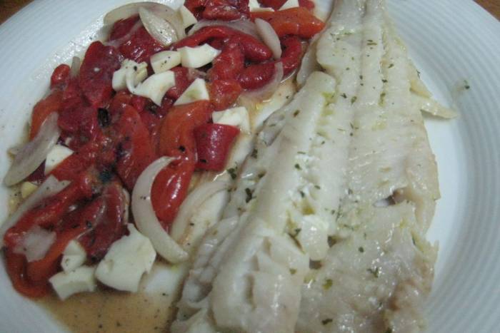 Filete de abadejo al limón con pimentada