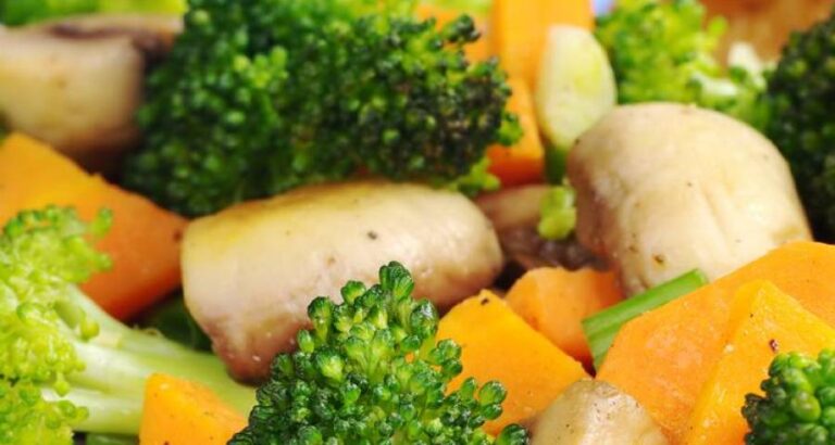 Combinar el vapor y el salteado para las verduras fritas