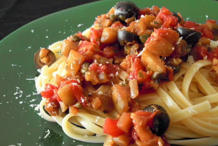 Pasta con salsa de berenjena