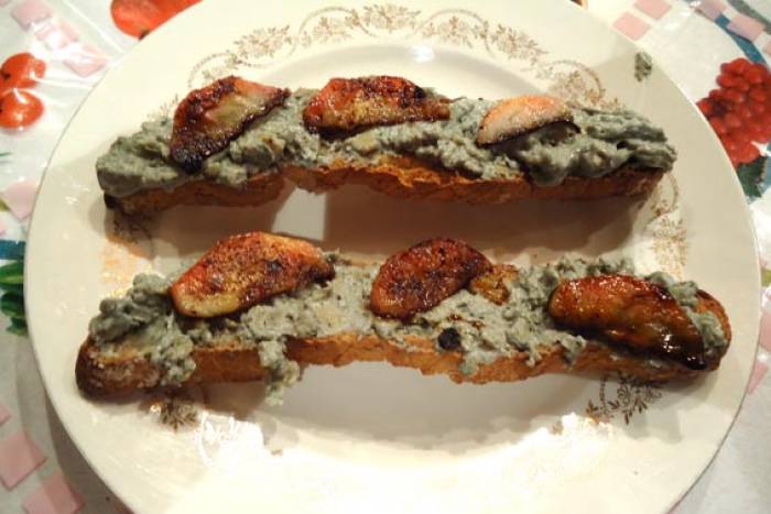 Tostas de cabrales batido con sidra