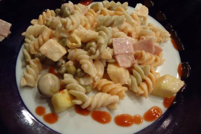 Ensalada de pasta y piña