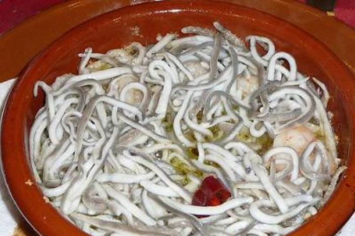 Sucedáneo de angulas al ajillo