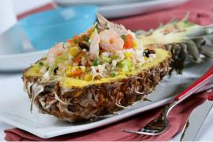 Ensalada de arroz con piña y atún