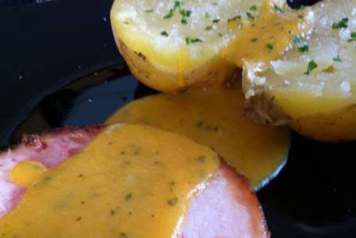 Roti de pavo con salsa gallina blanca