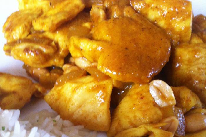 Curry de pollo con cacahuetes