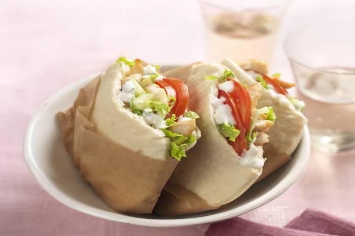 Shawarma casero de pollo y salsa tzatziki