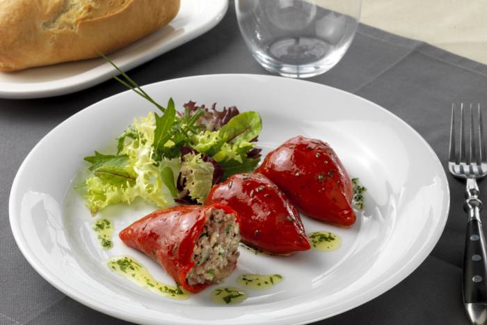 Pimientos del piquillo rellenos de carne