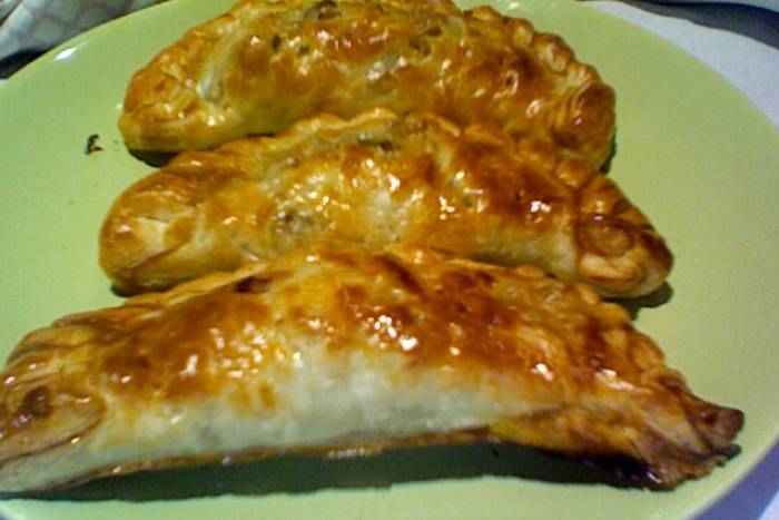 Empanada criolla argentina