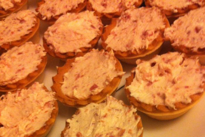 Tartaletas de queso crema con jamón