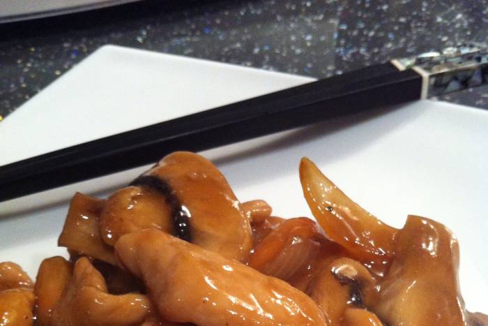 Pollo con almendras estilo chino