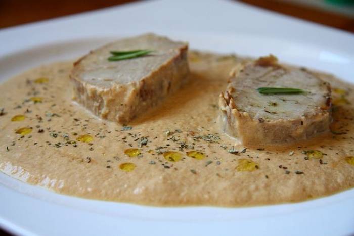 Solomillo de cerdo con nata