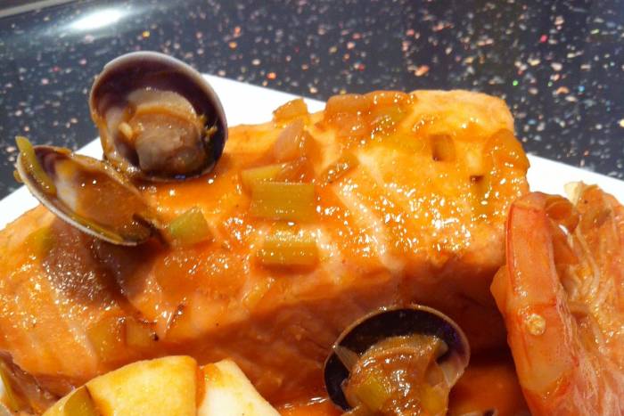 Salmón a la marinera