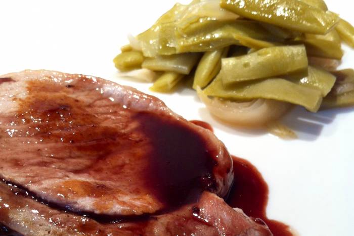 Chuletas de cerdo con salsa de vino