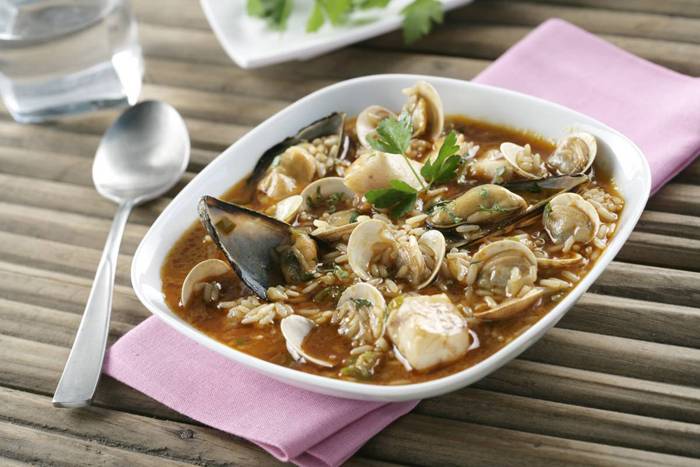 Sopa de arroz y marisco