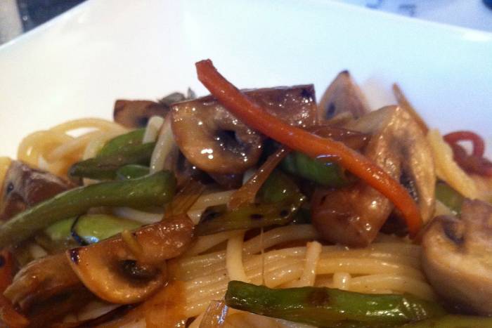 Pasta salteada con verduritas